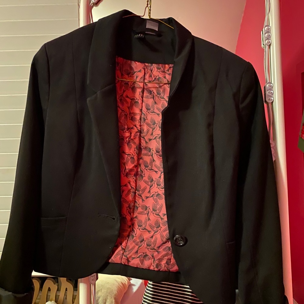 Black crop blazer